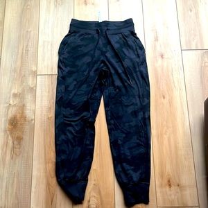 lululemon joggers size 4